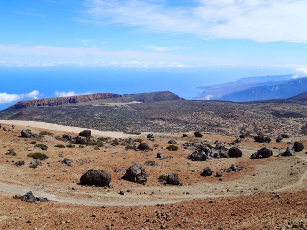 Links Fortaleza en daarvoor Teides Eggs met in de achtergrond het noorden van Tenerife